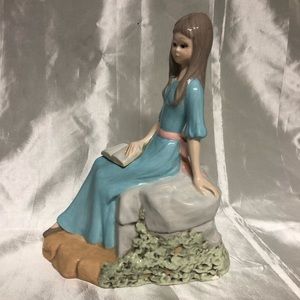 Vintage pretty girl reading a book figurine